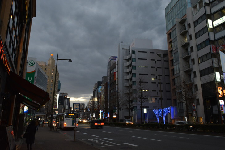 【福岡散歩日誌7】夕方の「舞鶴・赤坂辺り」を散歩【12月】：タリーズコーヒー天神店付近