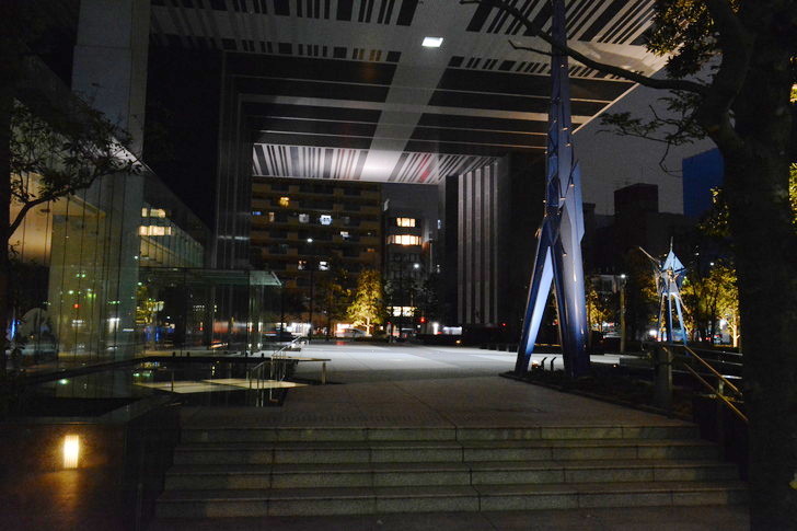 【福岡散歩日誌7】夕方の「舞鶴・赤坂辺り」を散歩【12月】：なんかのビルの入り口