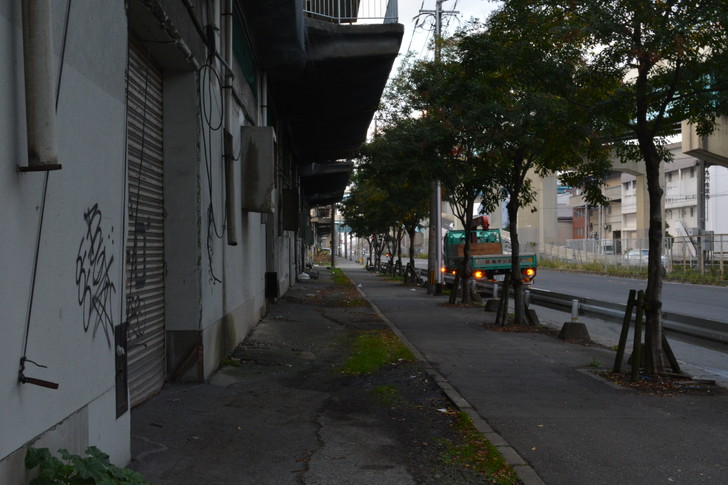 福岡散歩日誌：福岡倉庫横の道