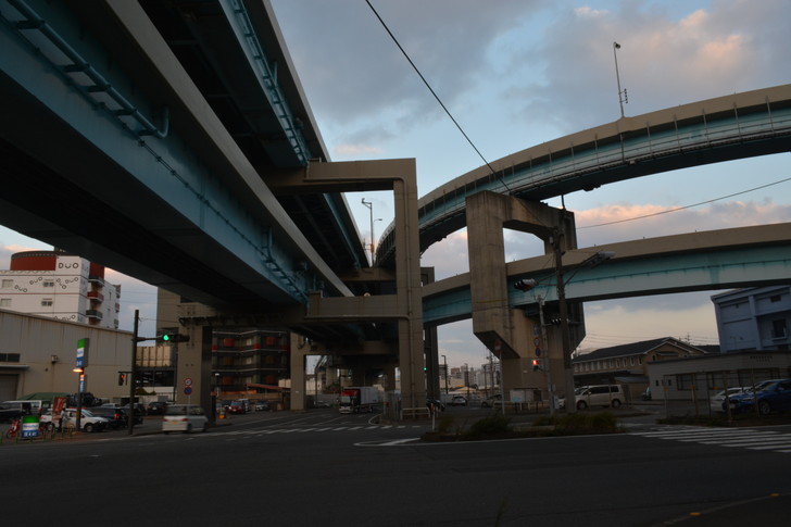福岡散歩日誌：高架下（福岡都市高速環状線）