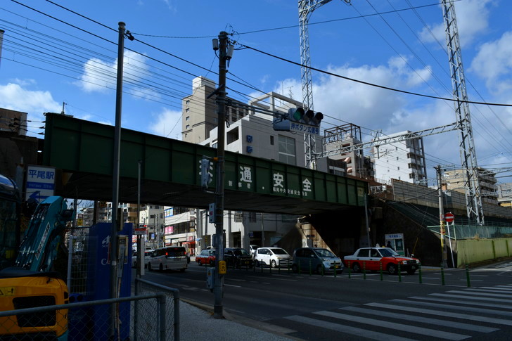 福岡散歩日誌：大通り、高架下