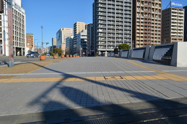 【福岡散歩日誌8】昼の昭和通り「天神橘口交差点～博多川通り」を散歩【12月】：那珂川の上の橋