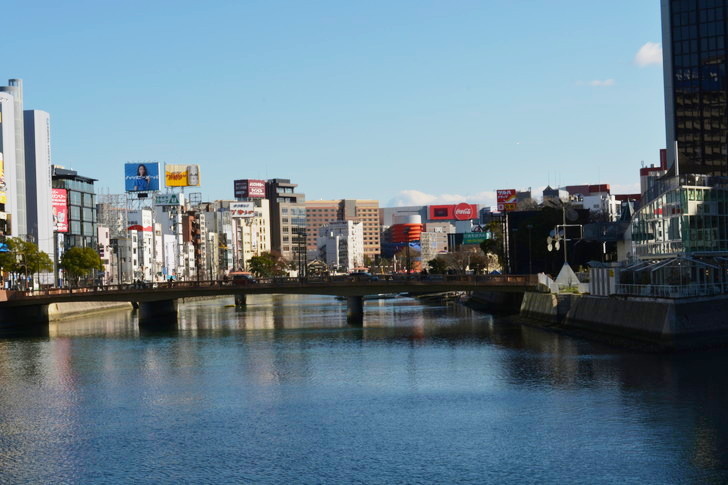 【福岡散歩日誌8】昼の昭和通り「天神橘口交差点～博多川通り」を散歩【12月】：中洲方面を見ている