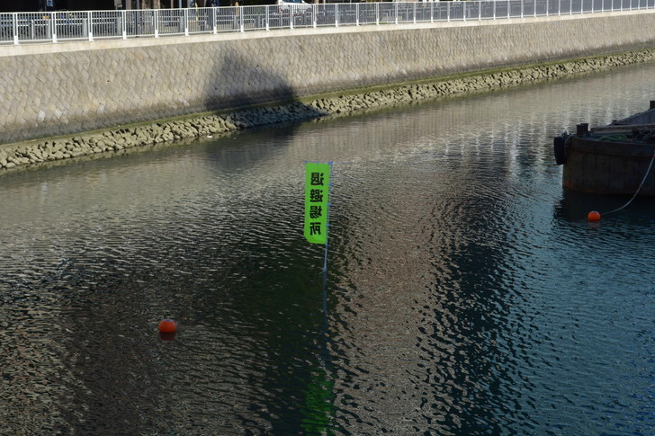 【福岡散歩日誌8】昼の昭和通り「天神橘口交差点～博多川通り」を散歩【12月】：「退避場所」というものらしい