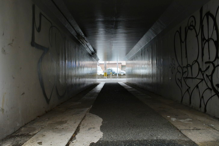 福岡散歩日誌：トンネルの中