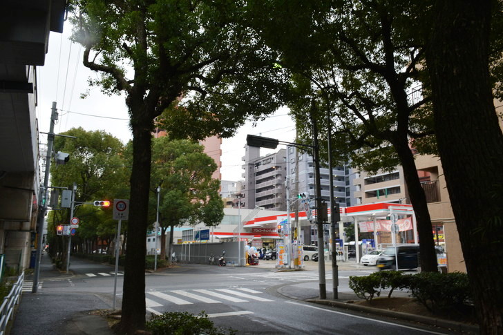 福岡散歩日誌：高宮通り沿いのガソリンスタンド