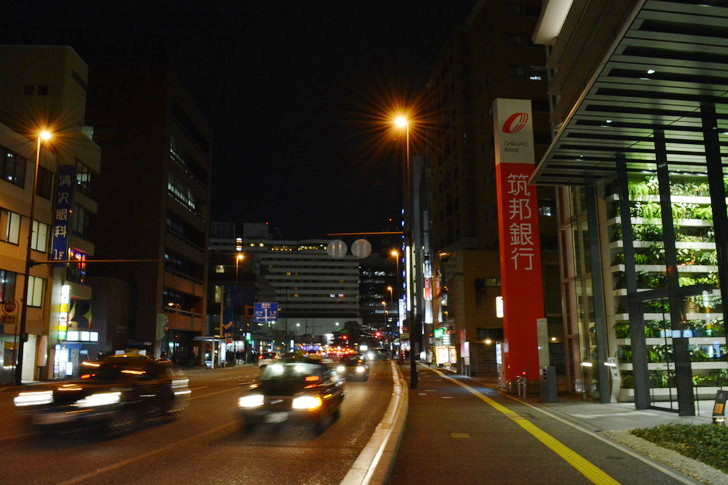 【福岡散歩日誌5】夜の薬院駅付近を散歩【12月】:広い道路ってやっぱりいいね