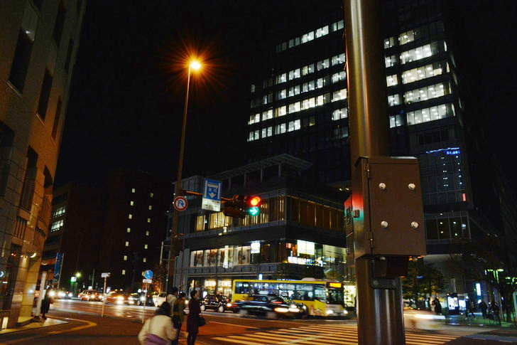 【福岡散歩日誌5】夜の薬院駅付近を散歩【12月】:渡辺通り一丁目交差点