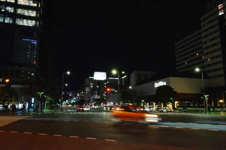 【福岡散歩日誌5】夜の薬院駅付近を散歩【12月】:渡辺通り一丁目交差点(2)