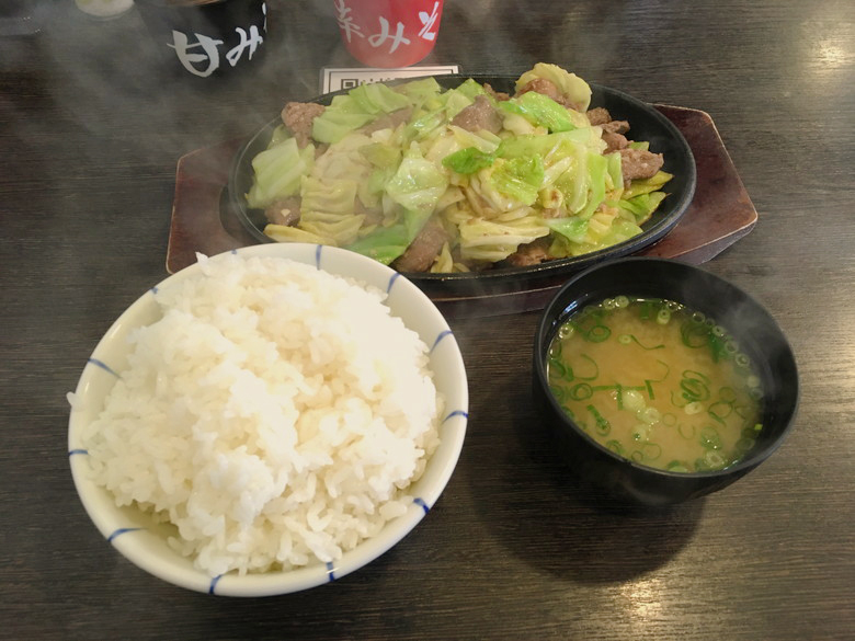 平尾駅近く「スタミナ鉄板焼 鉄男（アイアンマン）平尾店」グルメレポート：スタミナ鉄板 ごはん大セット 漬物抜き