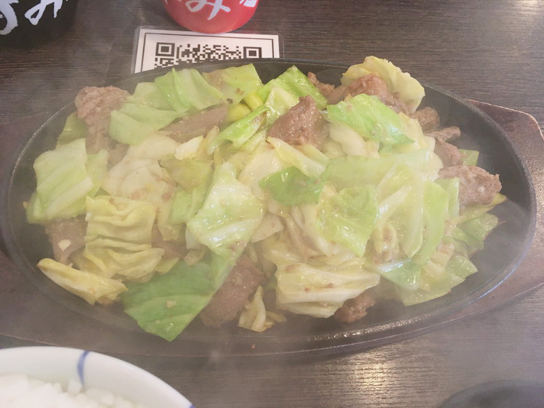 平尾駅近く「スタミナ鉄板焼 鉄男（アイアンマン）平尾店」グルメレポート：出来立ては脂が撥ねまくってるので気を付けて