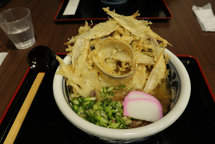 【薬院ランチ】「萬田うどん」細麺五島うどん！：肉ごぼう天うどん 830円