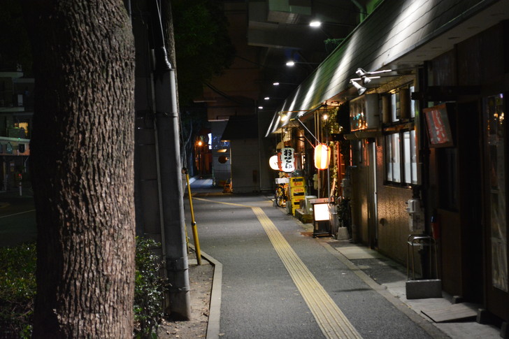 「日赤病院前（日赤通り）」と「高宮駅」近くの飲食店街を散歩【1月】：高宮駅近くの居酒屋とかが並んでる通り