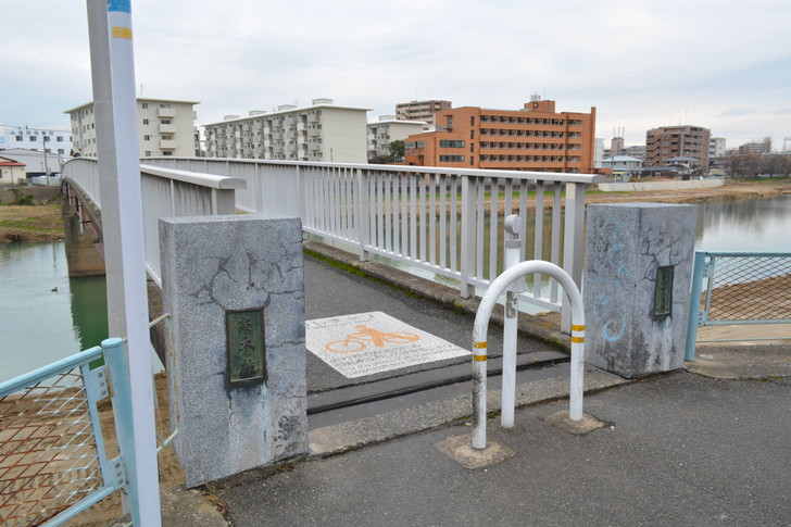 「高木橋」を渡ります