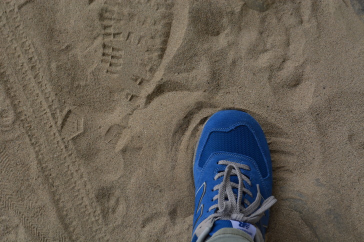 足元はまるで浜辺