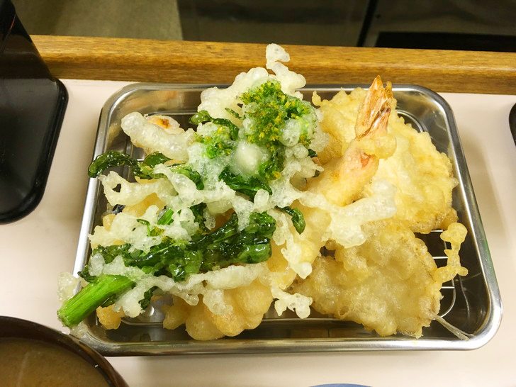 えび、イカ、ナス、ピーマン、キス、鶏肉、菜の花