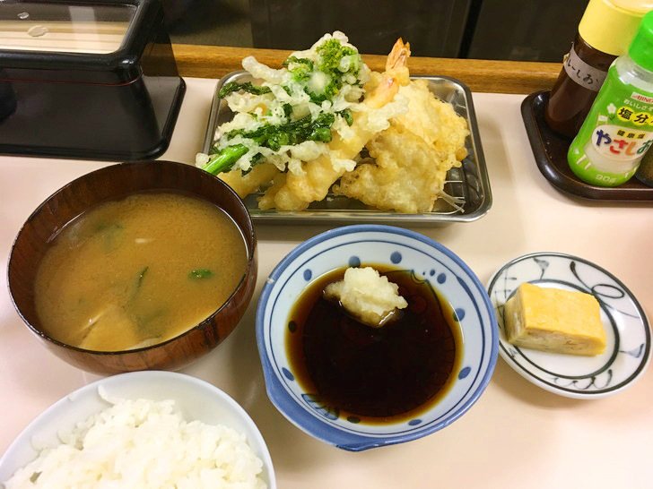 「天ぷら盛り合わせ（ごはん小） 820円