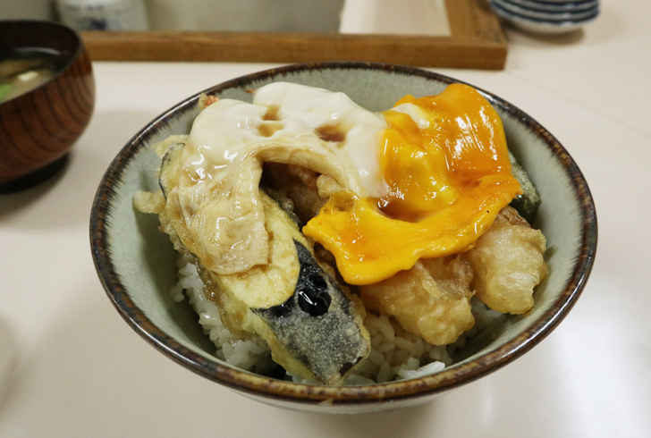 【平尾】カジュアルで美味い！「平尾北交差点」近くの天ぷら屋さん「天ぷら屋 北」のグルメレポート：天丼 750円