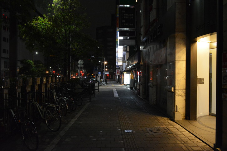 そのまま歩道を少し歩く