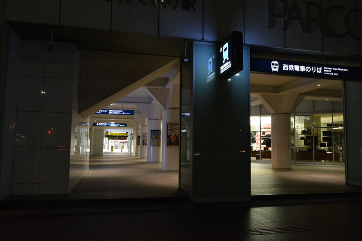深夜の西鉄電車乗り場