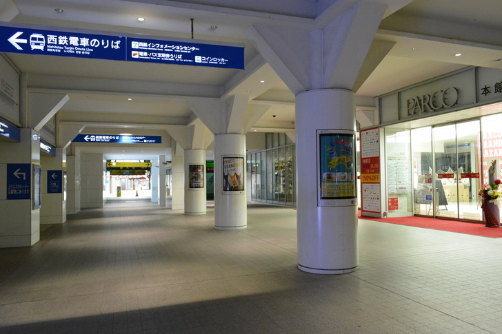 深夜の西鉄電車乗り場２