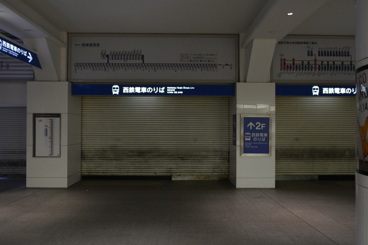 深夜の西鉄電車乗り場３