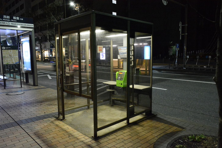 電話ボックス（大きめ）