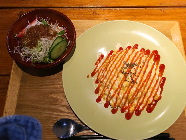今日のランチはココ。薬院の食堂「笑うかど」グルメレポート：ふわふわオムライス 750円