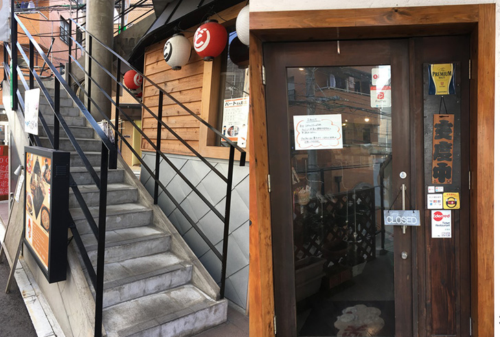 今日のランチはココ。薬院の食堂「笑うかど」グルメレポート：外観。写真左の階段を上ると、「笑うかど」への入り口がある