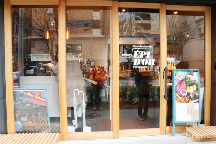 【薬院ランチ】1階はパン屋、2階はカフェ＆レストラン「EPIDOR（エピドール）」のグルメレポート：外観