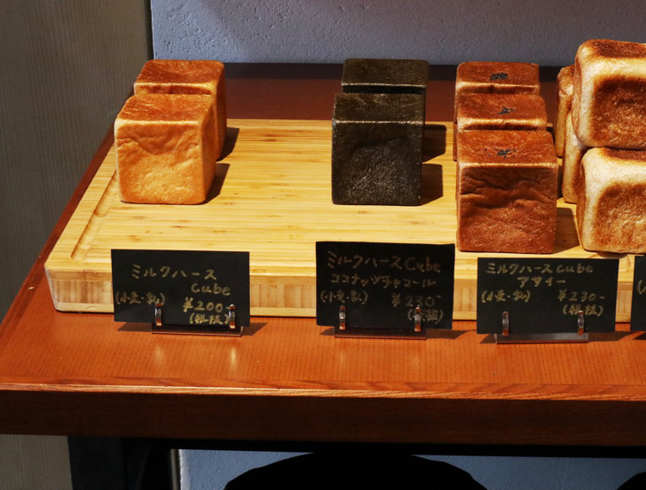 【薬院ランチ】1階はパン屋、2階はカフェ＆レストラン「EPIDOR（エピドール）」のグルメレポート：1Fはパンの良い香りが漂っている