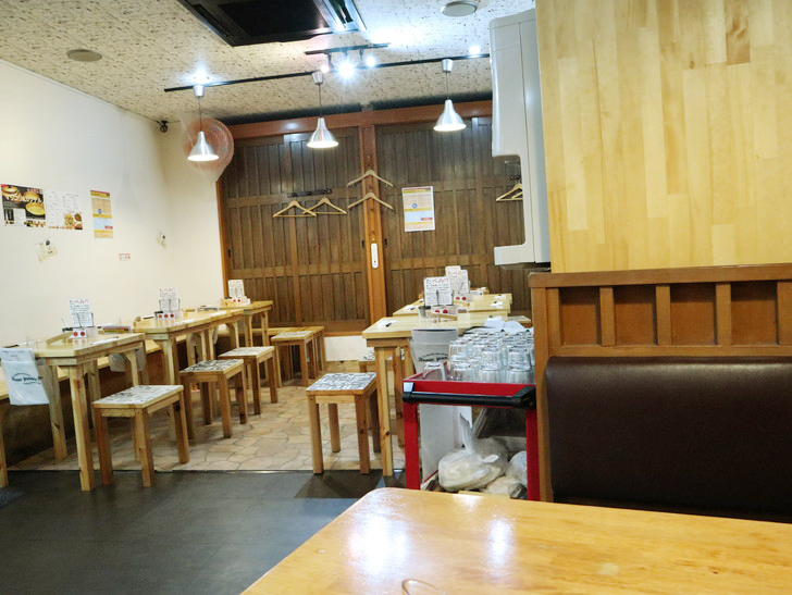 ふ頭近くの絶品“スタミナ鉄板焼肉” 「博多鉄壱」グルメレポート：店内の雰囲気