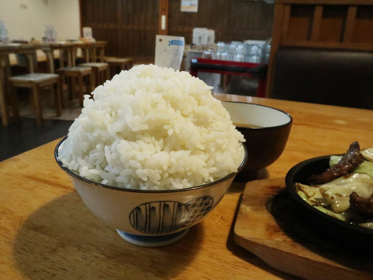 ふ頭近くの絶品“スタミナ鉄板焼肉” 「博多鉄壱」グルメレポート：ごはん 大