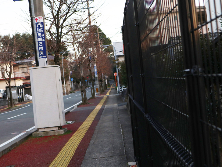 霊園周りのちょっと不思議な空間「福岡市中央区“平和”」を散歩：歩道