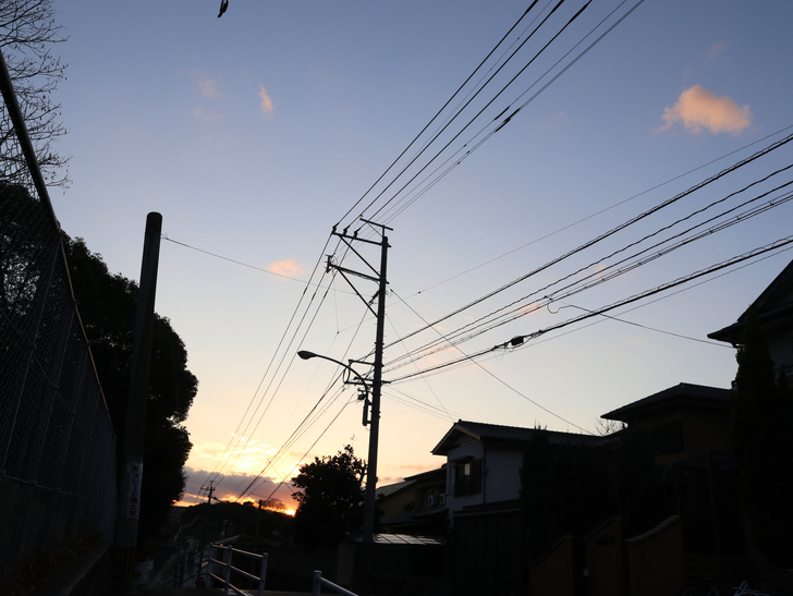 霊園周りのちょっと不思議な空間「福岡市中央区“平和”」を散歩：もう夕方って感じです