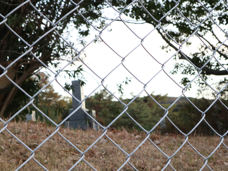 霊園周りのちょっと不思議な空間「福岡市中央区“平和”」を散歩：外から見る墓石