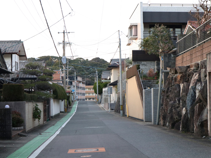 霊園周りのちょっと不思議な空間「福岡市中央区“平和”」を散歩：閑静な住宅街