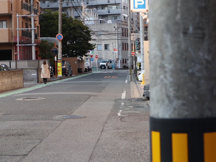 落ち着いた雰囲気の裏道「平尾（山荘通）～薬院大通付近」を散歩：