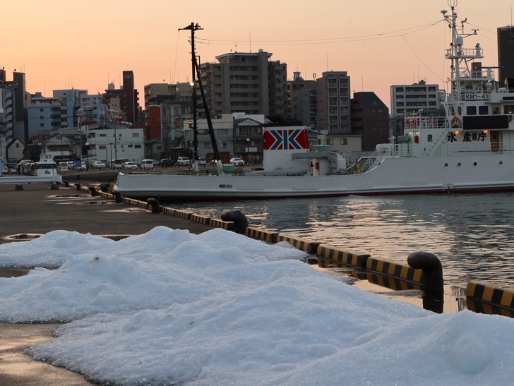 こっちはもはや雪