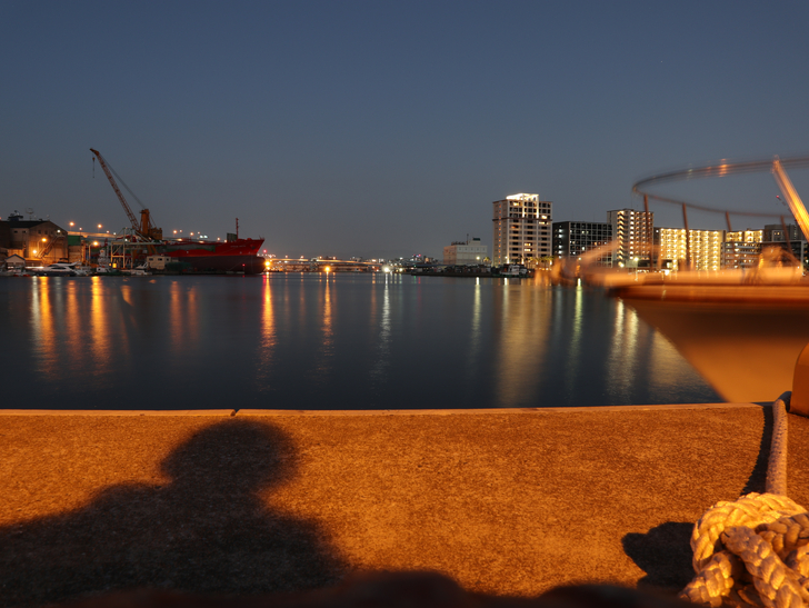 カメラを置いて、シャッタースピードをめっちゃ遅くして撮影