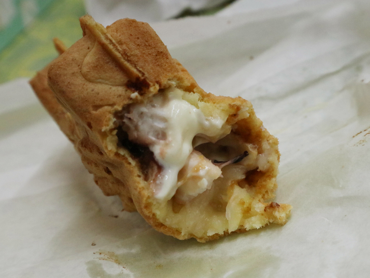 【呉服】おやつにピッタリ！「むっちゃん万十 呉服町店」：具は「タコ」とマヨネーズとソース