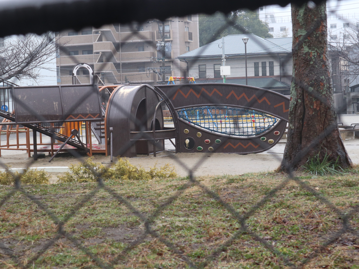 意外とお店が充実してる。絶対住みやすい街「長丘１丁目」を散歩：個性的な遊具