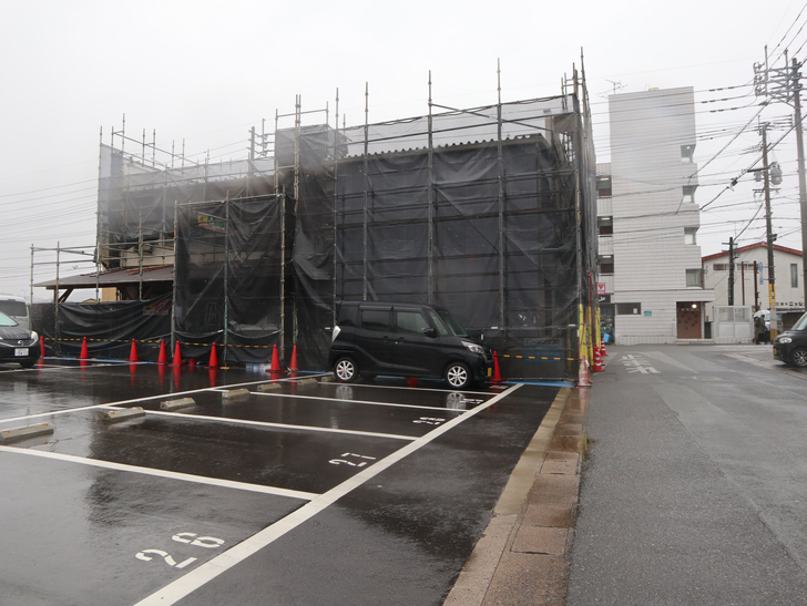 意外とお店が充実してる。絶対住みやすい街「長丘１丁目」を散歩：建設中の建物