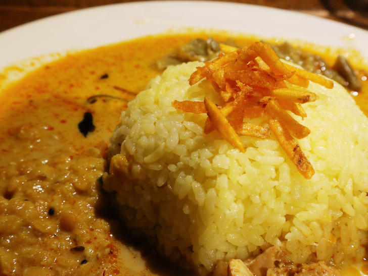 【赤坂】毎週通える本格スリランカカリー「ヌワラエリヤ」グルメレポート：適度にパサついた、相性抜群のスパイスライス