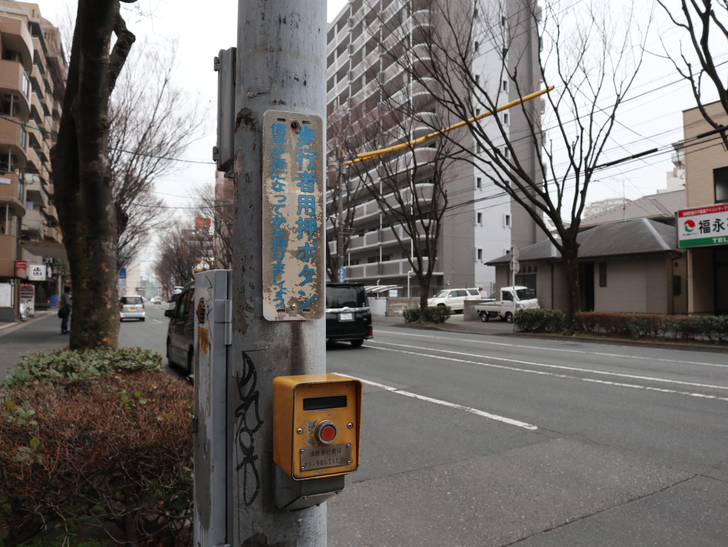 区役所周りの落ち着いた通り「福岡市南区塩原」をゆったり散歩：押しボタン
