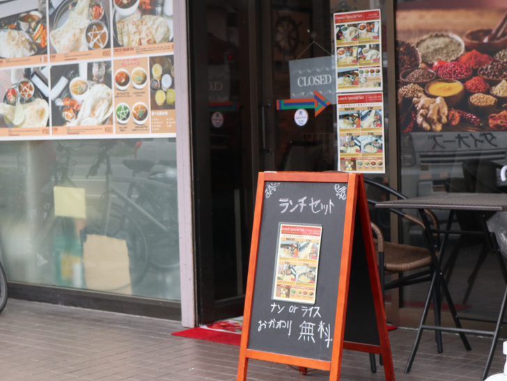 区役所周りの落ち着いた通り「福岡市南区塩原」をゆったり散歩：ランチタイムの看板