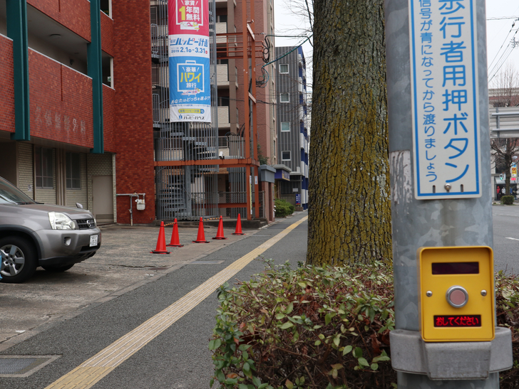 区役所周りの落ち着いた通り「福岡市南区塩原」をゆったり散歩：押しボタン（キレイめ）