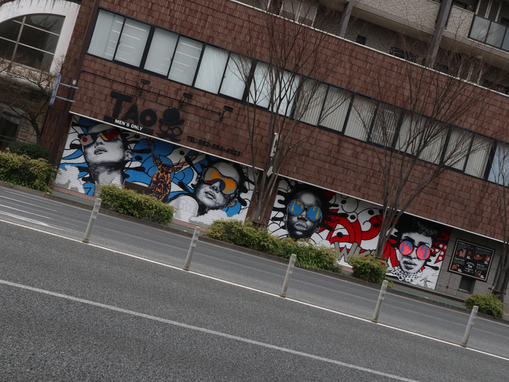 区役所周りの落ち着いた通り「福岡市南区塩原」をゆったり散歩：かっこいいグラフィティ