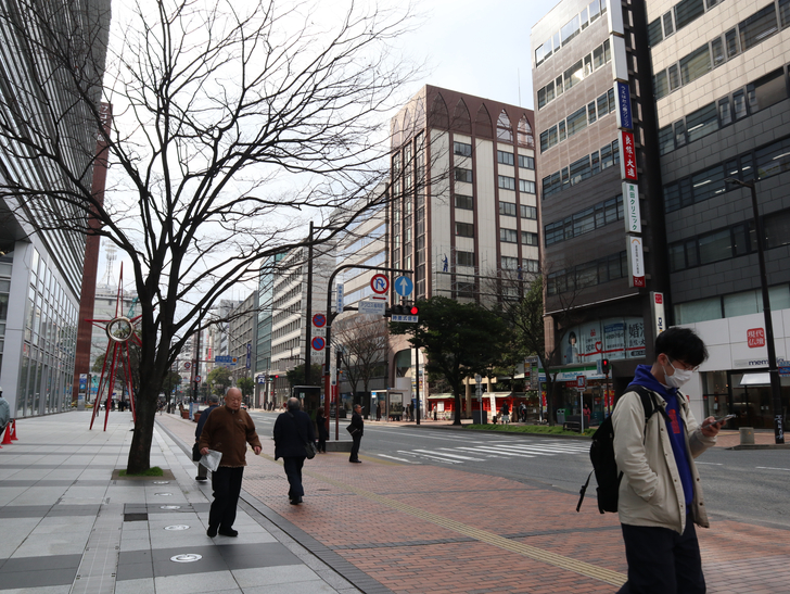 天神の中心地からは離れたとは言え、そこそこの人の量