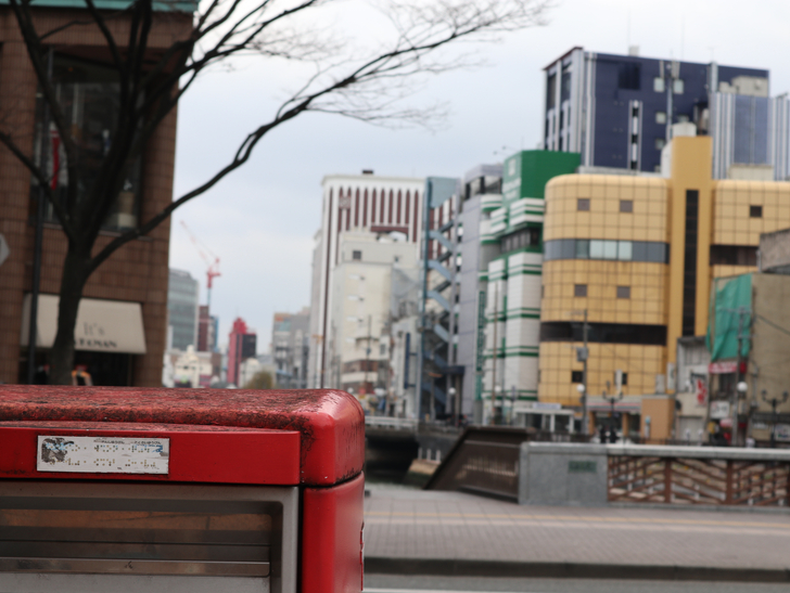 ポスト目線の街